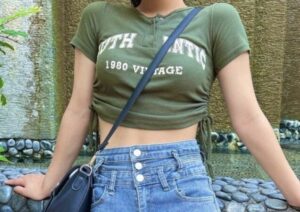 【画像】地雷系女子の肉付きがいい下半身wwwwww
