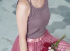 【画像】銀行の女子行員さん、メスの体のラインがえっちwww