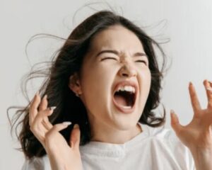 女さん、女子キャラの下半身の割れ目に激ギレしてしまうwwwwww