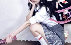 【画像】アイドルのしゃがみパンチラ、くっきりと撮られる