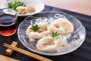 【画像】旦那｢今日の昼メシは簡単にそうめんにして｣→これ