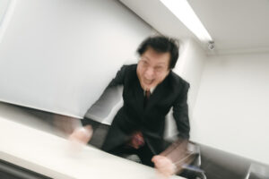 新人時代ワイ「あのぉ…ここの分岐でバグが……」ベテラン「はぁ！？なに！？チッ！！！」