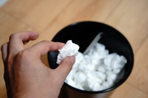 ワイ「シコってる時にティッシュ用意すんの面倒やな・・・せや！」