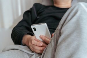 【悲報】一年ニートワイ、２回連続でバイトを初日で辞める