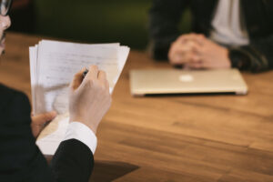 【悲報】職歴二桁ワイ(30)、昨日の面接でボロクソに言われ大粒の涙を流す