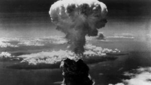 彡(ﾟ)(ﾟ)「原爆投下って8月6日なんか？6日が終戦で15日が原爆投下かと思っとったわ」