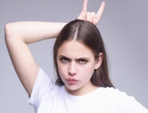 女さん、車に戻ったらクマサンがいてパニックになってしまうwwww