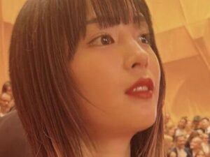 広瀬すずさん、乳首に当たる位置が勃起してしまう【画像】