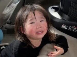 【画像】YouTuber、2歳の娘を『茹で殺し』してしまいそうになる