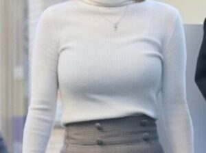 リンパマッサージを受ける女子、乳房を責められ悶絶wwwwww