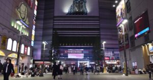 【画像】トー横、ドスケベ無法地帯になる