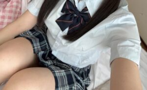 【画像】アヘ顔してるぴえん系の女、教育される