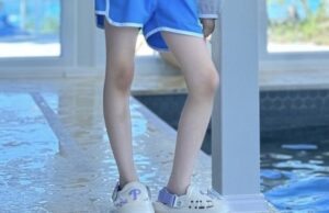 【画像】夏のメスガキ、ほぼ服を着ていないwwwwwwwww
