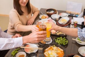 彼女「きょう飲み会！え、そりゃ男の人もいるよ…職場の飲み会だし」←コレを止める方法