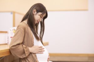 医者「出産は痛いだけじゃなくて脳内麻薬が出るので快楽を伴います」