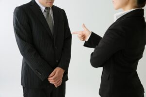 パワハラで出勤停止命令受けたけど質問ある？