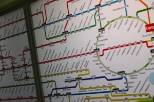 【画像】東京の通勤、ちょっと電車のダイヤ乱れただけでコレｗｗｗｗｗｗｗｗｗ