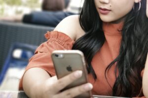 【画像】若い女さんのファッション、完全にバグる