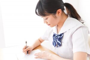 【画像】予備校で仲良くなった女の子が誕生日だったから昨日1年ぶりにLINEした返信がこれなんだけど
