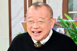【画像】笑福亭鶴瓶さん、たまたま入った居酒屋でギャルに囲まれてご満悦