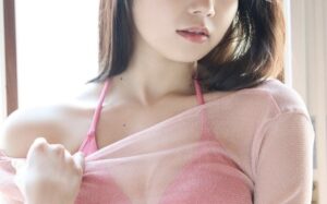 【画像】このグラビア女のケツ、シコリティが高すぎる