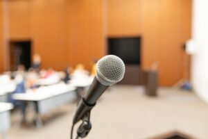 先輩「お前なんで会社の行事に出ないの？」ワイ「えっと…あの…その…」
