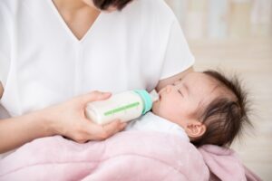 【悲報】ミルクメーカー「赤ちゃんには、なるべくお母さんの母乳を与えて下さい」→まんさんブチギレｗｗｗｗｗｗ