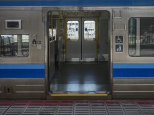 【悲報】昨日いきなり駅で外人にボコボコにされた