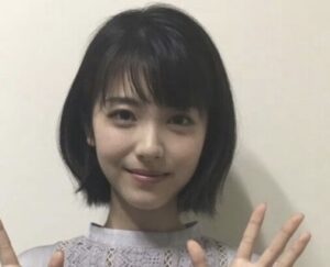 浜辺美波の『乳首の感度が良さそうすぎる』ボディがこちらwwwwww