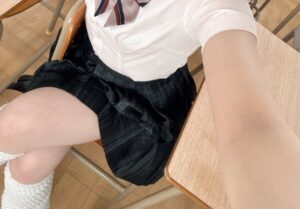【画像】JK「4人でクラスの男子全員卒業させたｗ」ﾊﾟｼｬ