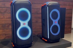 【動画】金髪ギャル、電車内で恥ずかしすぎる迷惑行為