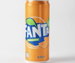 【悲報】米国のファンタの色味、キモすぎるwwwwwwwwww