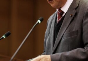 【画像】議員さん、議会中に『これ』がバレて終わりへ