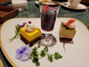 【悲報】大阪万博さん、スジャータの業務用ケーキを5000円で転売していたｗｗｗｗｗｗｗ