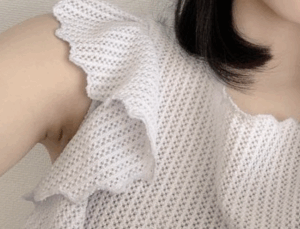 【画像】女子高生、電車内で太ももの『90％』を出してしまうwwwwwwwww