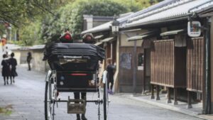 【動画】舞妓さん、撮られすぎて不機嫌になってしまう
