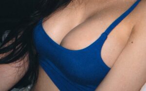 【画像】女子大生インフルエンサー、すき屋であたシコして炎上
