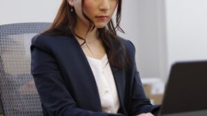 【速報】ワイ、職場のBBAに梯子を外されてデートする羽目に