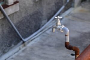【画像】大阪、水道管が破裂してヤバいことになるｗｗｗｗｗｗ
