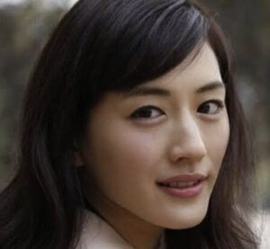 【画像】綾瀬はるかさん、Gカップおっぱいを強調してしまうwwwwww