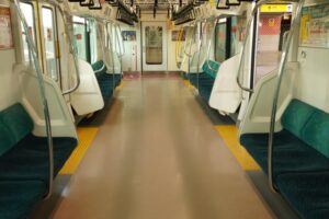スマホがない時代の電車内、謎すぎるｗｗｗｗｗ