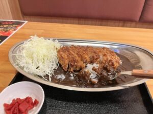 【画像】ゴーゴーカレーさん、何を血迷ったのかDMMのエロソシャゲと店頭コラボｗｗｗｗｗｗｗ