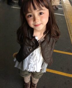 【画像】無名アイドルさんの幼少期が天使すぎると話題にwwwww