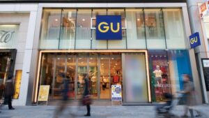 【画像】GUさん、AVで使いそうな服を販売