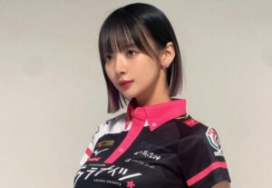 【画像】美人巨乳雀士岡田紗佳さん、パンツがはみ出す