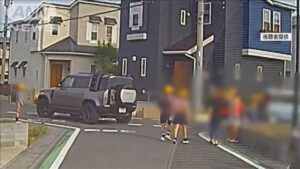 【動画】小学生ひき逃げ犯「ごめんねごめんね～笑」→逃走