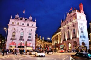 彡(^)(^)「イギリス旅行に来て初めての朝飯や！何が出るんやろ」→