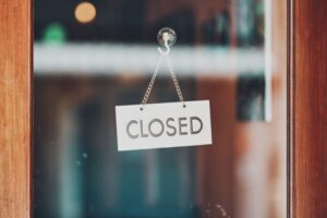 ワイ「あの店の営業時間19時までやったな…滑り込みセーフや！ｗ」