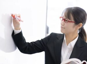 【画像】ワイの中学の美術の教師、エッロBODYすぎるwwwwwwww