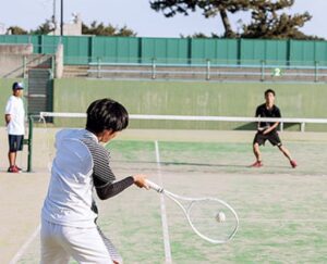 【画像】ソフトテニス部さん、1点もぎ取って優勝したかのような歓喜を見せてしまうwwwwww